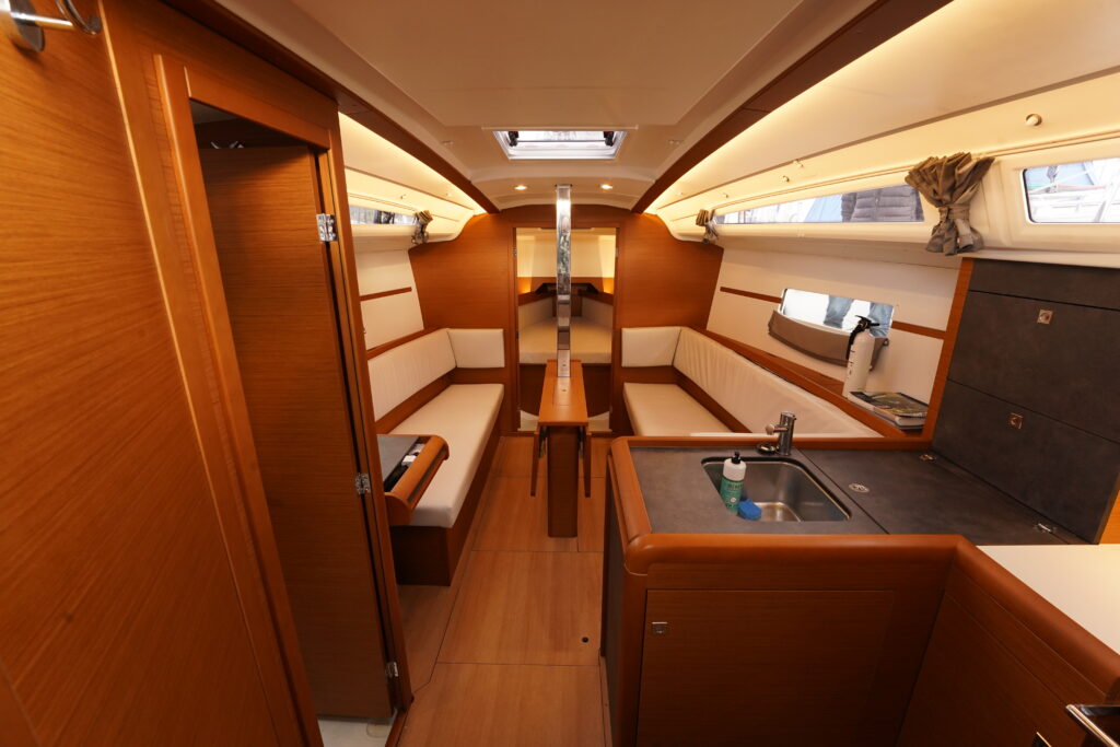 Jeanneau 2022 Sun Odyssey 349 Interior View