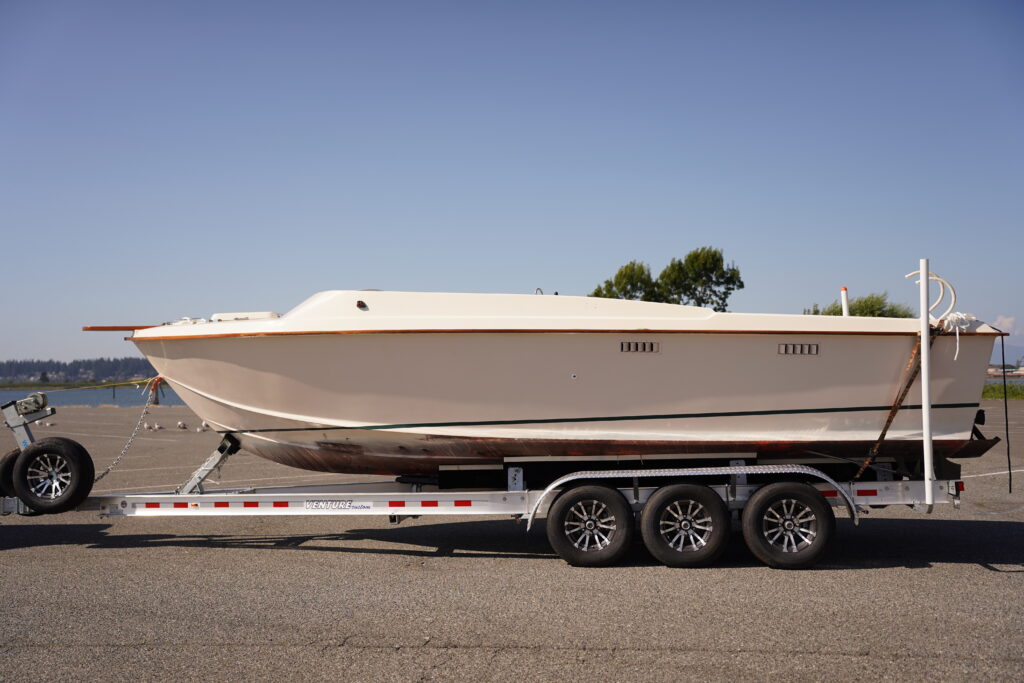 Chris-Craft Tournament Fisherman 254 and Venture Trailer